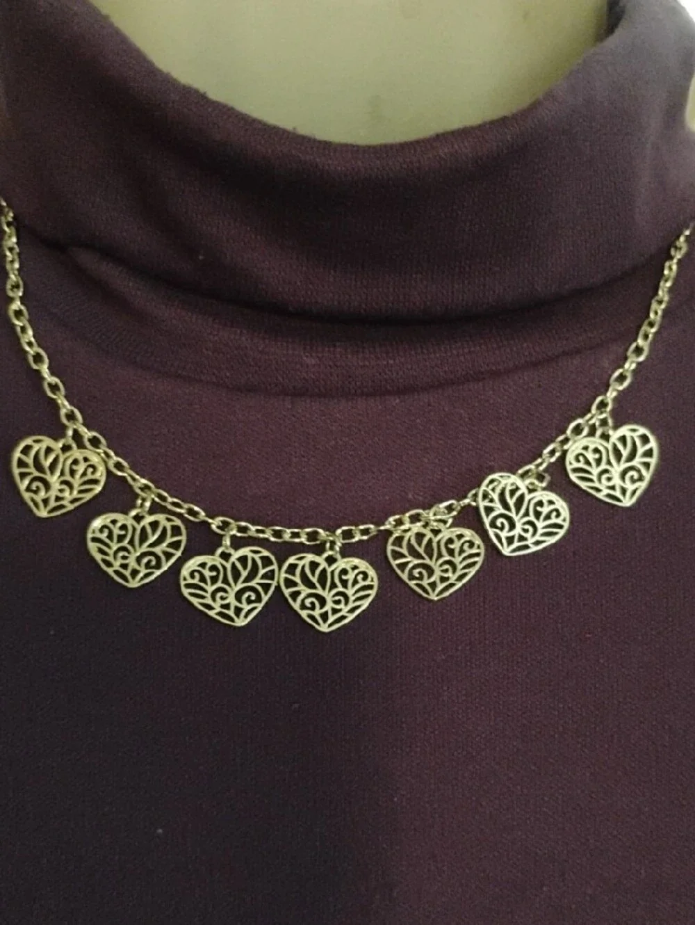 ❤️ paparazzi Silver Filigree Heart Charm Necklace Set ♥️